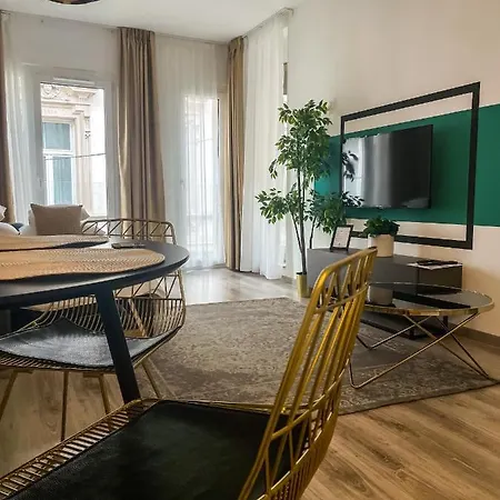 Modern Lakas A Belvaros Sziveben Lägenhet Budapest
